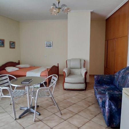Private Studio Sea View 2 Minutes Away From Beach Saranda Dış mekan fotoğraf