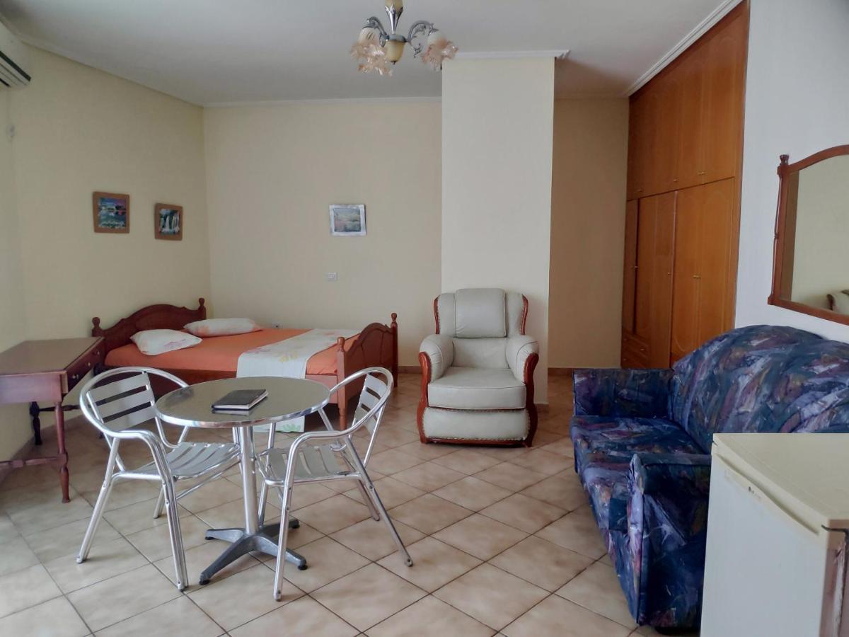 Private Studio Sea View 2 Minutes Away From Beach Saranda Dış mekan fotoğraf