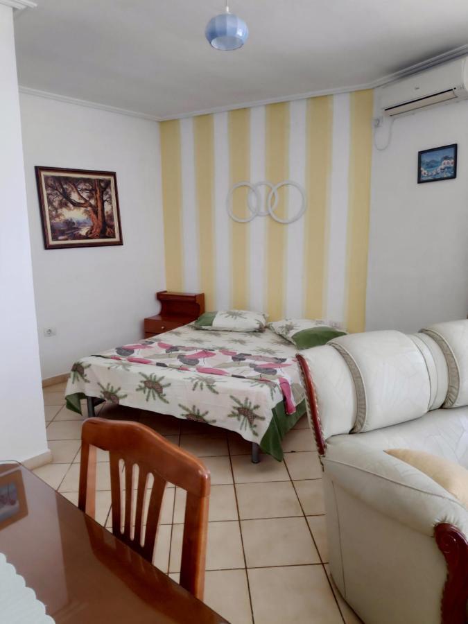 Private Studio Sea View 2 Minutes Away From Beach Saranda Dış mekan fotoğraf